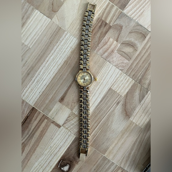 Galaxie by Elgin Diamond Ladies Watch Vintage Gold Tone Bracelet and Dial - Picture 5 of 11